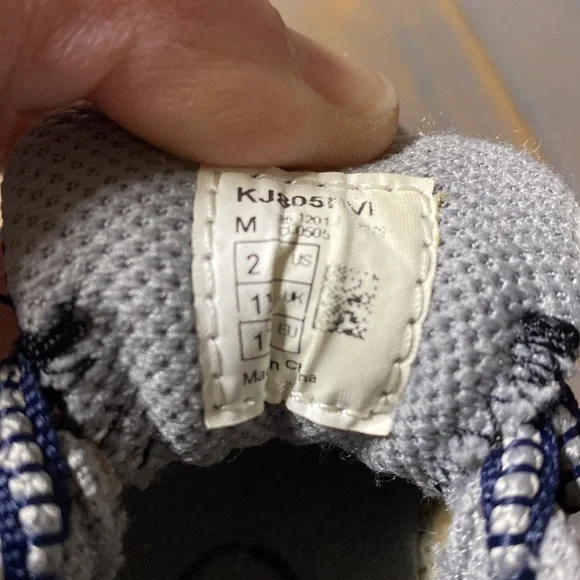 Infant new balance shoe. Size 2 (599/4) - Picture 4 of 4